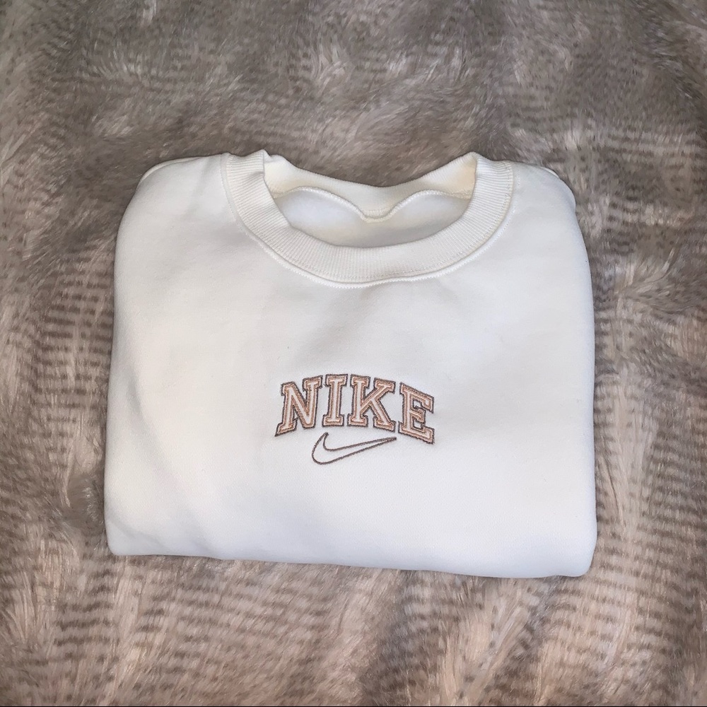 - - Nike embroidered crewneck - - - Picture 2 of 3